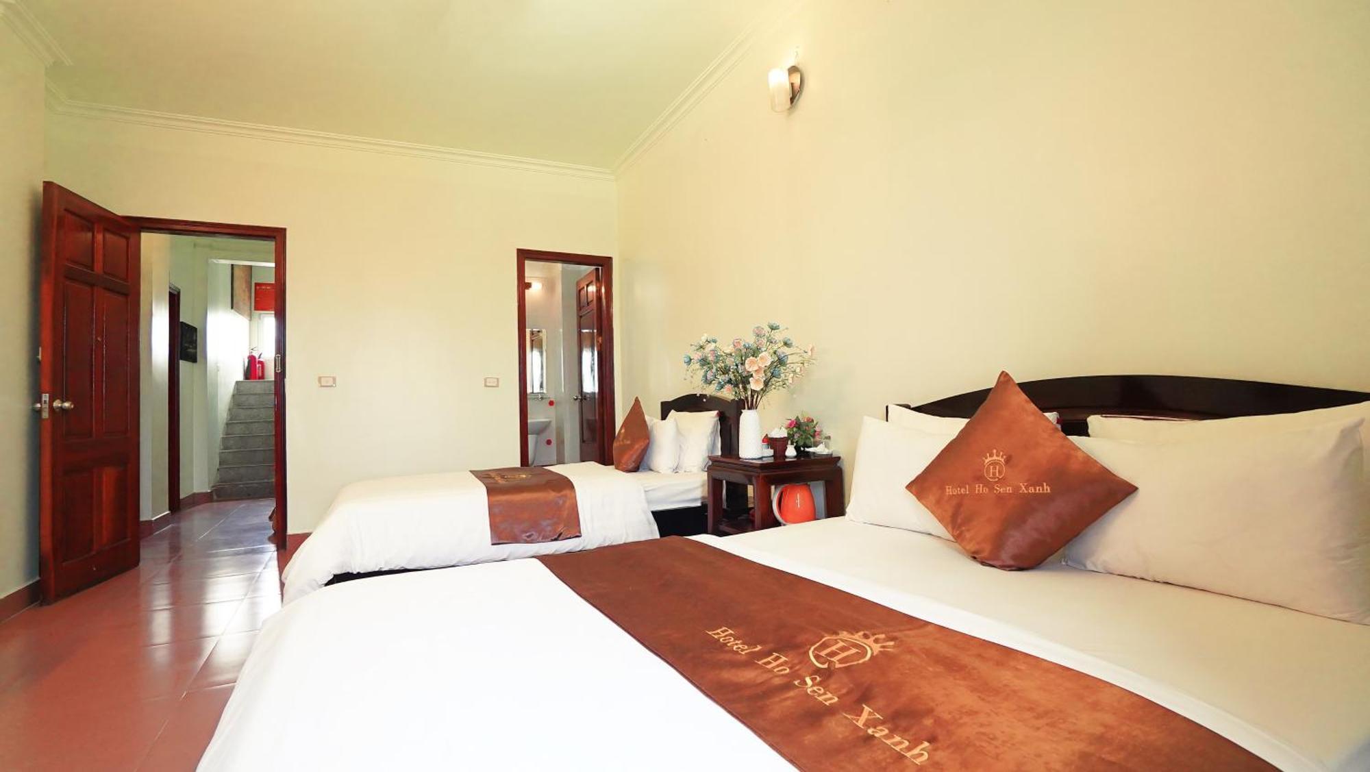 Ho Sen Xanh Hotel Hanoi Exterior photo