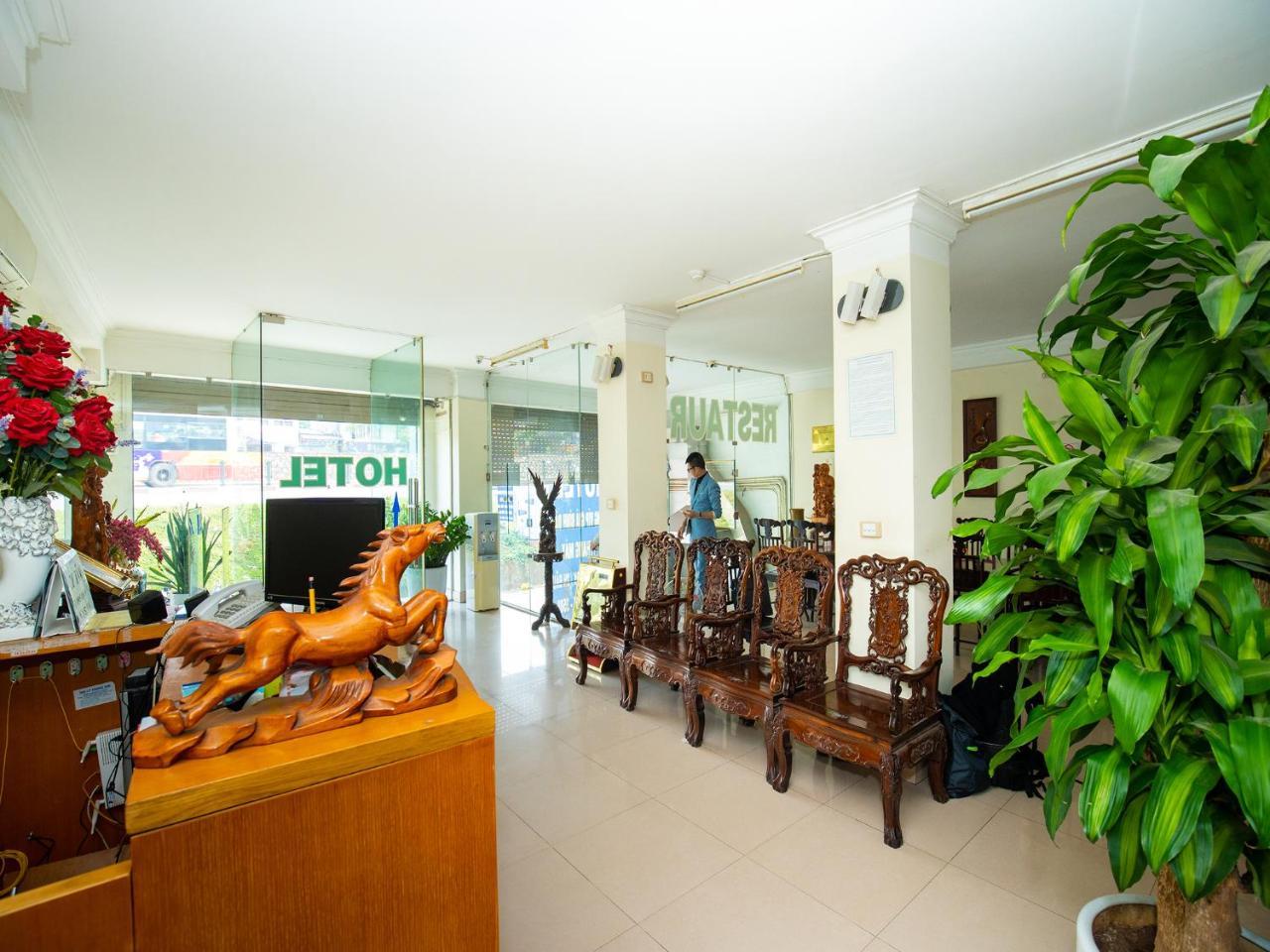 Ho Sen Xanh Hotel Hanoi Exterior photo
